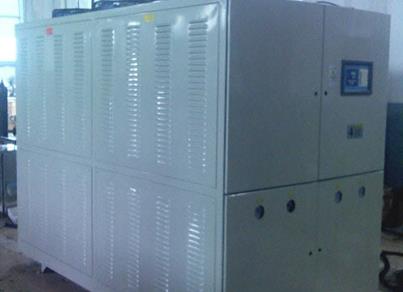 automatic CSD/CO2 drink gas water soda carbonated soft drink glass bottle cold filler/filling machine